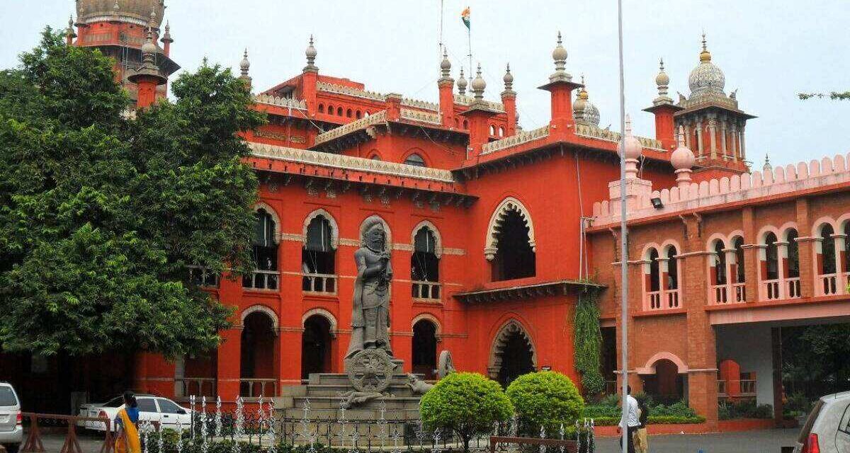 Petitioners cannot ask for re-appointment of an Advocate Commissioner or to scrap the reports. However, they can discredit the report with required contradictions: Madras High Court